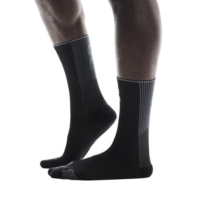 detail ON Performance Run Sock High